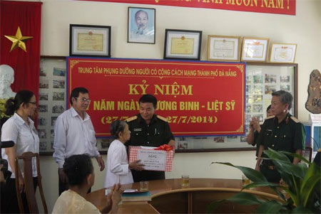 Quân khu 5: Thăm, tặng quà thương, bệnh binh và người có công
