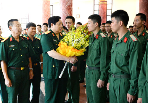 Đại tướng Phùng Quang Thanh gặp gỡ các chiến sĩ Lữ đoàn 144 và Tiểu đoàn 103