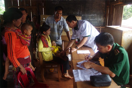 Dân làng Tà Ngà (Cam-pu-chia): Cảm ơn Bộ đội Biên phòng Kon Tum