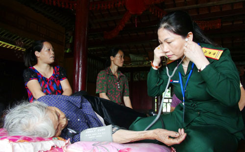 Khám bệnh, cấp thuốc miễn phí cho hơn 1.000 người tại Bắc Sơn