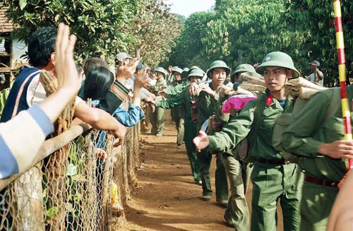 Những người con-chiến sĩ của buôn, làng