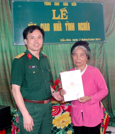 Tổng cục Hậu cần tặng nhà tình nghĩa cho con lão thành cách mạng Nguyễn Liên