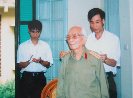 “Tay kéo vàng” bình dị