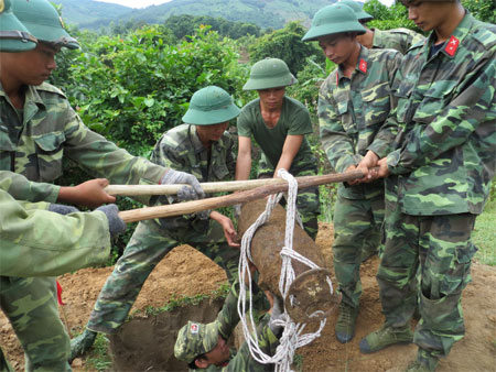 Nỗ lực rà phá bom, mìn ở Khánh Hòa
