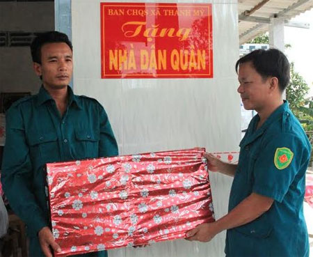 Mái ấm tặng dân quân