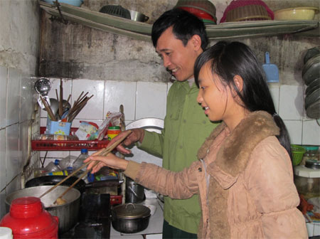 Bé Trang trổ tài