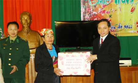 Để người có công, người nghèo đón Tết đầm ấm 