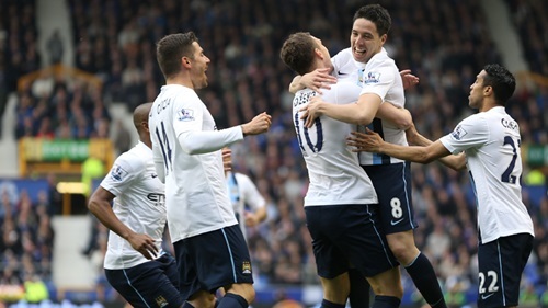 Man City chạm một tay vào chức vô địch