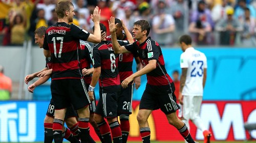 Thua Đức sát nút, Mỹ vẫn đi tiếp