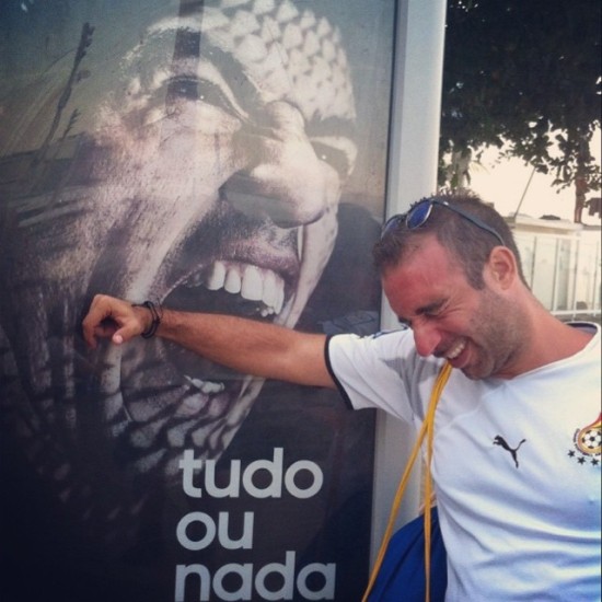 Ai cũng háo hức để Suarez... cắn một lần