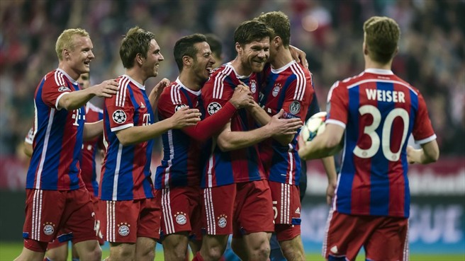 Barcelona hạ gục PSG, Bayern Munich 