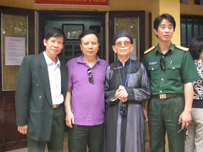 Về Đền Đô, gặp lại người thầy giáo Anh hùng