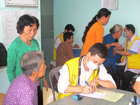 Bến Tre: Gần 600 người nghèo được khám bệnh, cấp thuốc miễn phí