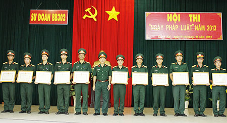 Sư đoàn 302 (Quân khu 7) Bế mạc Hội thi “Ngày pháp luật” ở đại đội