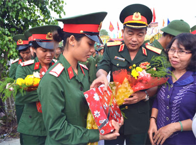 Kinh nghiệm tuyển quân ở Quân khu 7: Thu hút nhiều trí thức trẻ (bài 2)