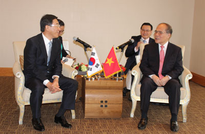 Chủ tịch Quốc hội Nguyễn Sinh Hùng tiếp lãnh đạo Hội Hữu nghị Hàn-Việt và một số doanh nghiệp Hàn Quốc