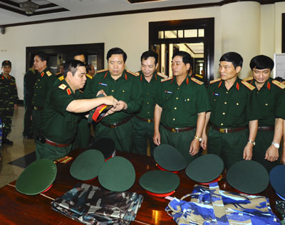 Tổ chức hội nghị quân chính sơ kết công tác quân sự, quốc phòng 6 tháng đầu năm 2013