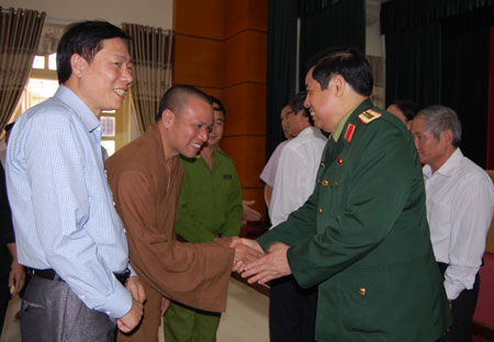 Đại tướng Phùng Quang Thanh tiếp xúc cử tri tại huyện Văn Lâm, tỉnh Hưng Yên