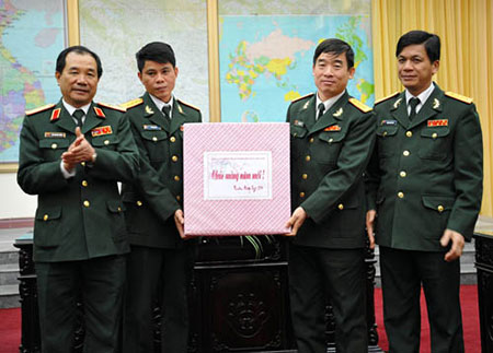 Trung tướng Mai Quang Phấn thăm, chúc Tết cán bộ, chiến sĩ Sư đoàn 312 (Quân đoàn 1) 