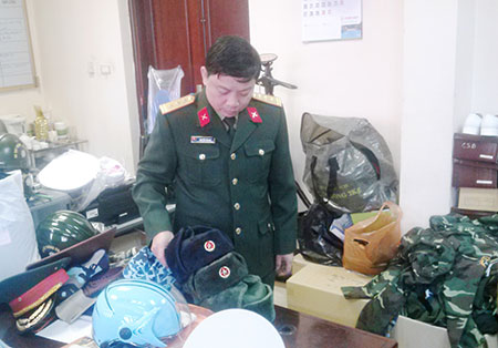 Cấp phát bổ sung quân trang phòng chống rét cho bộ đội