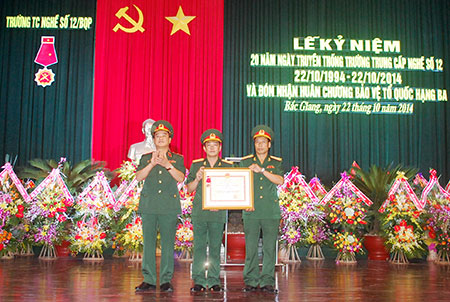 Trường Trung cấp nghề số 12, Bộ Quốc phòng đón nhận Huân chương Bảo vệ Tổ quốc hạng ba