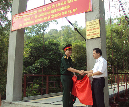 Trao tặng huyện Nguyên Bình (Cao Bằng) nhiều công trình dân sinh 