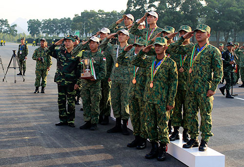 Trao Huy chương cho các xạ thủ trong ngày thi đấu  cuối cùng của Giải AARM-24