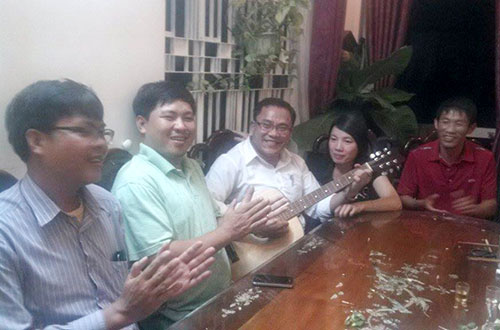 Liên khúc nhạc đỏ…mừng đoàn đua