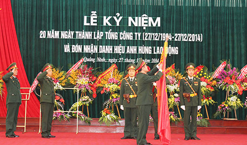 Kỷ niệm 20 năm truyền thống và đón nhận danh hiệu Anh hùng Lao động 