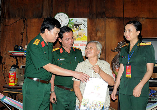 Nghĩa tình đất đỏ miền Đông