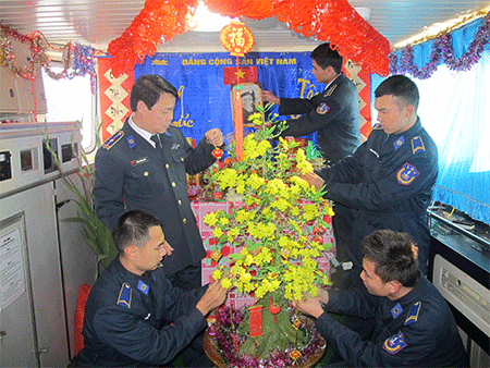 Ấm áp hậu phương, vững vàng trên biển
