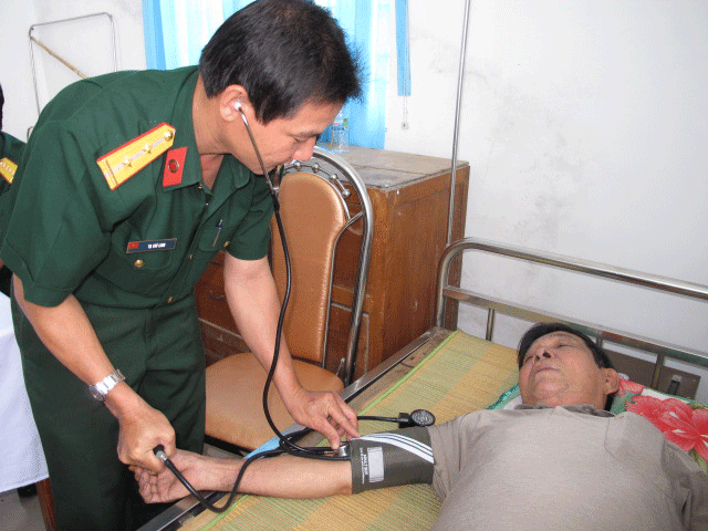 Tình quân dân ấm Xuân căn cứ