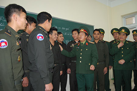 Thượng tướng Đỗ Bá Tỵ  thăm và làm việc tại Học viện Biên phòng.