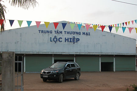 Bình phước: Trung tâm thương mại hàng chục tỷ đồng bị bỏ hoang 