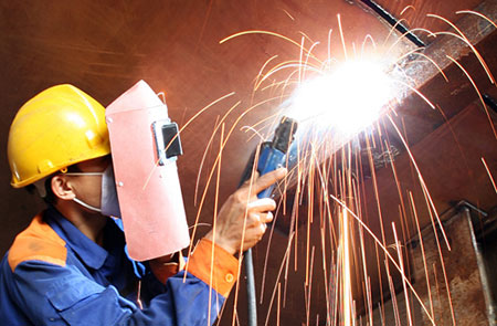 Lính thợ “Vượt nắng thắng mưa”