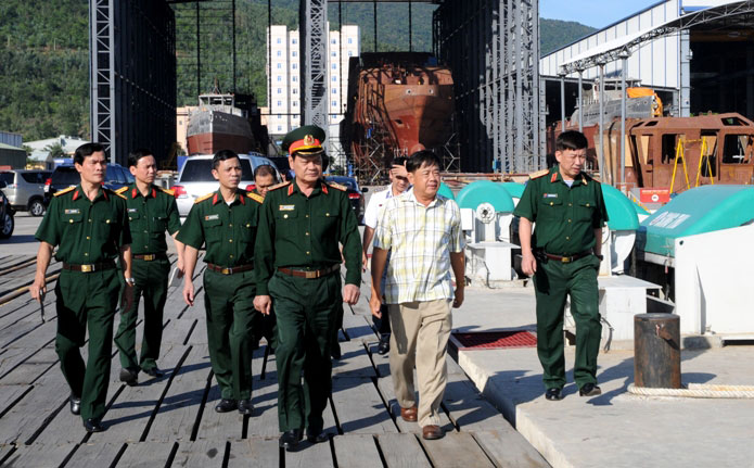 Thượng tướng Nguyễn Thành Cung kiểm tra Bộ tư lệnh Vùng 3 Hải quân
