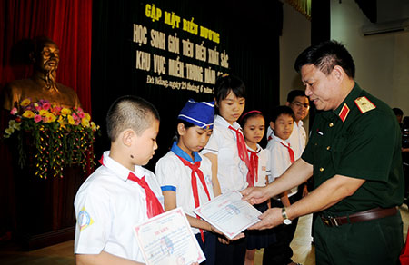 Tổng cục Hậu cần:Trao thưởng học sinh giỏi tiêu biểu xuất sắc khu vực miền Trung 