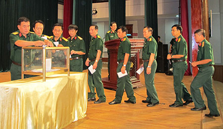 Phát động học tập tấm gương dũng cảm của các chiến sĩ bị tai nạn trực thăng