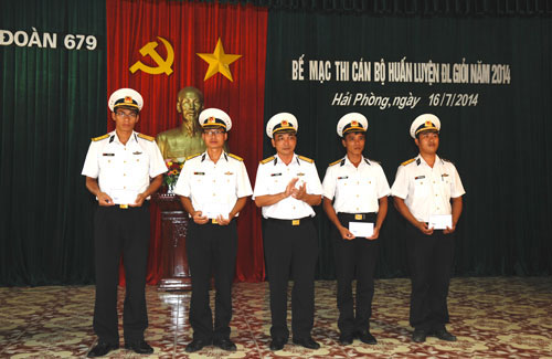Lữ đoàn 679 Bộ tư lệnh Vùng 1 Hải quân thi cán bộ huấn luyện điều lệnh giỏi năm 2014