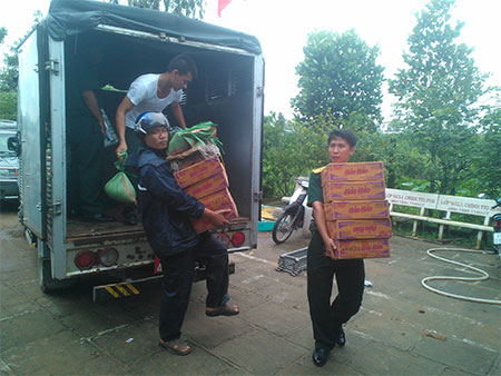 LLVT Quân khu 9 giúp dân khắc phục hậu quả lốc xoáy