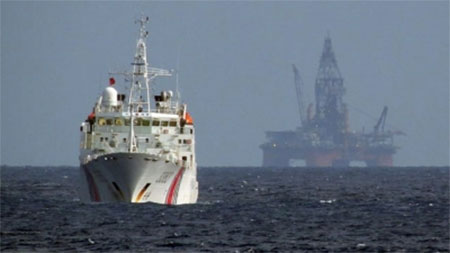 Tự tách mình khỏi đời sống quốc tế