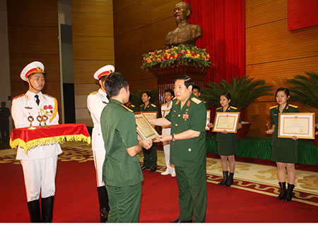 Tuyên dương Học viên đào tạo Sĩ quan cấp phân đội tốt nghiệp Thủ khoa, xuất sắc năm 2014