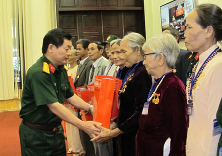 Gặp mặt đại biểu Người có công với cách mạng tỉnh Quảng Ngãi