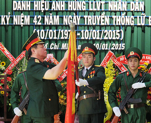 Lữ đoàn Thông tin 596 đón nhận danh hiệu Anh hùng LLVT nhân dân