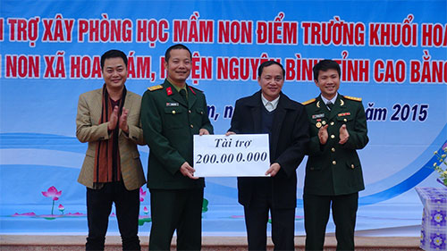 Các chú bộ đội và lớp học yêu thương