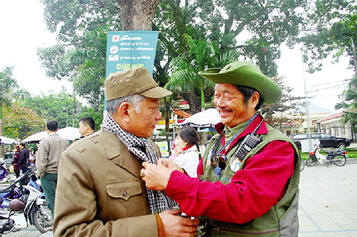 Rưng rưng những tấm khăn rằn