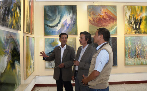 Tranh trừu tượng lấy cảm hứng từ bài thơ “Tây Tiến” của Quang Dũng 