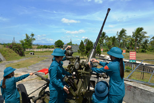 Những nữ “sao vuông” canh trời nơi miền cát trắng