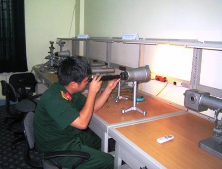Nghiệm thu đề tài ''Thiết kế, chế tạo kính hiệu chỉnh đường ngắm cho pháo 100mm trên xe tăng''