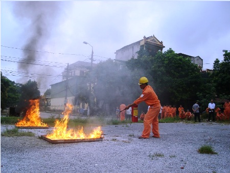 Đẩy mạnh huấn luyện an toàn, vệ sinh lao động